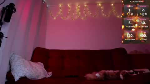 Snapshot of petitemuse chatting on 02/27/25, 07:37 diana fansly petitemuse online show from 02/27/25, 07:37