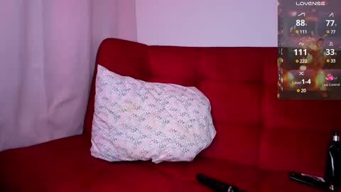 Snapshot of petitemuse chatting on 03/08/25, 08:03 diana fansly petitemuse online show from 03/08/25, 08:03