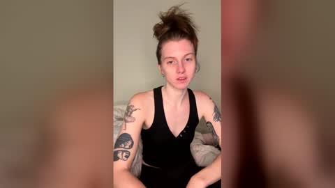 Snapshot of petiteratt chatting on 05/17/26, 11:12 I am very new and dont know what im doing lol online show from 05/17/26, 11:12