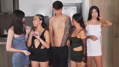 Sara Emma and Nahomy online show from 03/11/25, 08:42