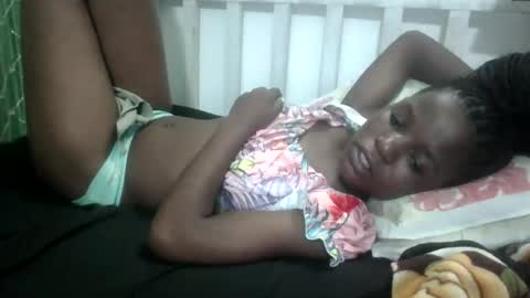 petitesweetchiq online show from 09/17/25, 11:06