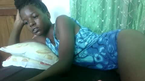 petitesweetchiq online show from 09/24/25, 09:45