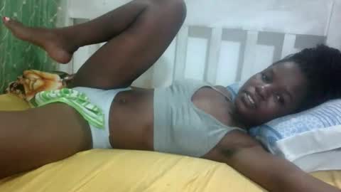 petitesweetchiq online show from 10/08/25, 11:57