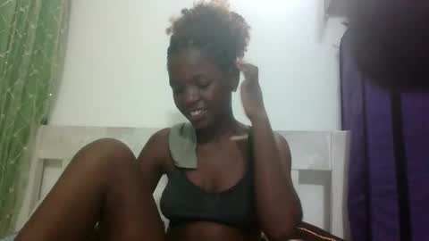 petitesweetchiq online show from 10/19/25, 07:03