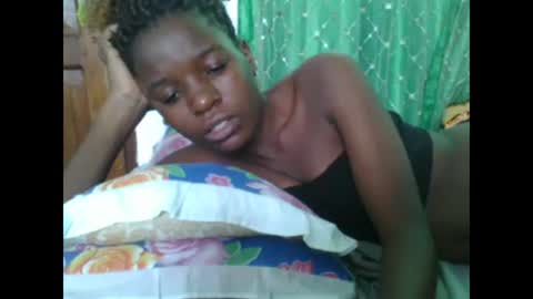 petitesweetchiq online show from 10/30/25, 11:00