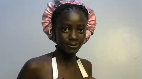 Snapshot of petitte_gyaal chatting on 10/12/25, 06:29 petitte_gyaal online show from 10/12/25, 06:29