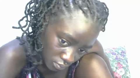 Snapshot of petitte_gyaal chatting on 10/19/25, 04:13 petitte_gyaal online show from 10/19/25, 04:13