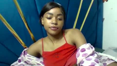Snapshot of pettite_babe chatting on 01/08/25, 04:23 Arielle online show from 01/08/25, 04:23