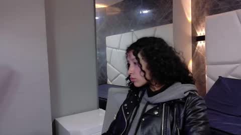 Moon  online show from 11/30/25, 11:36