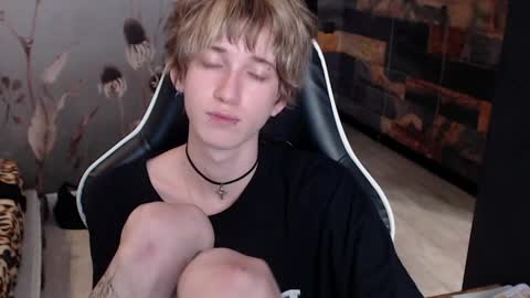 Snapshot of pexxide chatting on 03/18/26, 09:18 soren online show from 03/18/26, 09:18