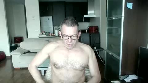 Snapshot of pg19clp4191zm chatting on 11/13/25, 04:17 Alex online show from 11/13/25, 04:17