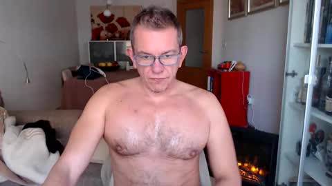 Snapshot of pg19clp4191zm chatting on 12/01/25, 07:57 Alex online show from 12/01/25, 07:57