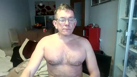 Snapshot of pg19clp4191zm chatting on 01/12/26, 07:35 Alex online show from 01/12/26, 07:35