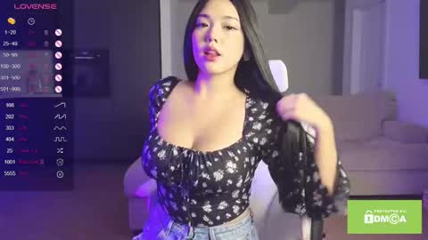 Snapshot of phantom_wave chatting on 01/13/26, 01:11 Sezim online show from 01/13/26, 01:11