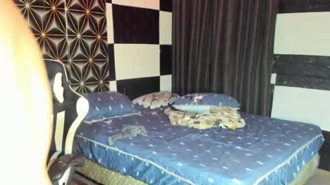 Snapshot of philhotbody chatting on 01/13/25, 02:42 AJ online show from 01/13/25, 02:42