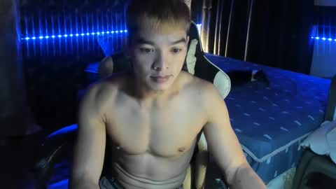 Snapshot of philhotbody chatting on 01/18/25, 11:32 AJ online show from 01/18/25, 11:32