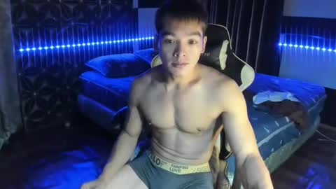 Snapshot of philhotbody chatting on 01/25/25, 01:30 AJ online show from 01/25/25, 01:30