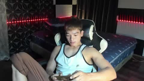 Snapshot of philhotbody chatting on 01/26/25, 01:36 AJ online show from 01/26/25, 01:36