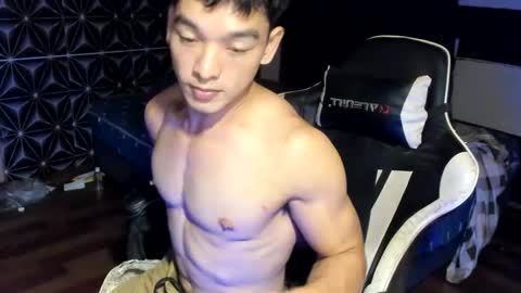 Snapshot of philhotbody chatting on 02/11/25, 12:16 AJ online show from 02/11/25, 12:16