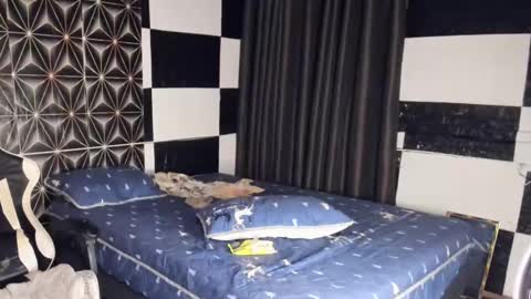 Snapshot of philhotbody chatting on 02/14/25, 04:20 AJ online show from 02/14/25, 04:20