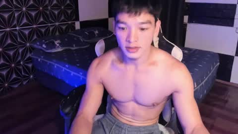 Snapshot of philhotbody chatting on 02/21/25, 10:28 AJ online show from 02/21/25, 10:28