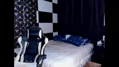 Snapshot of philhotbody chatting on 09/10/25, 02:55 AJ online show from 09/10/25, 02:55