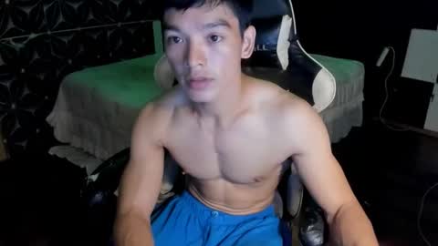 Snapshot of philhotbody chatting on 09/21/25, 01:02 AJ online show from 09/21/25, 01:02