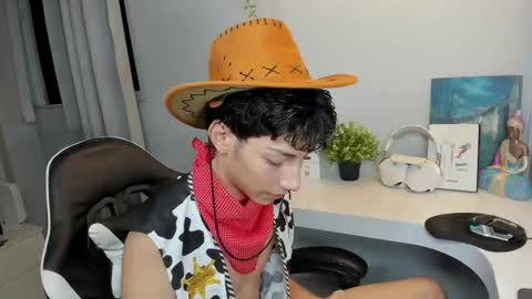 Phil.   INDEPENDENT MODEL online show from 11/01/25, 02:02