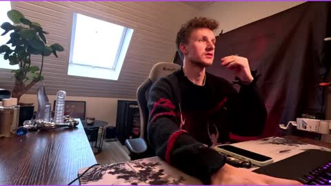 Snapshot of philipp_gtx chatting on 02/08/25, 03:42 philipp_gtx online show from 02/08/25, 03:42