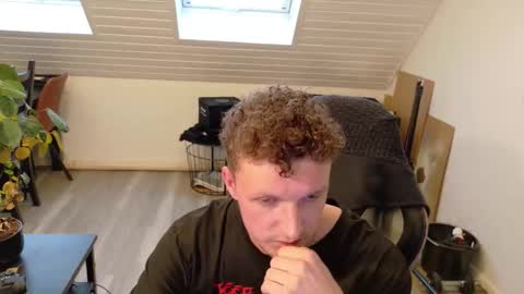 Snapshot of philipp_gtx chatting on 09/16/25, 05:25 philipp_gtx online show from 09/16/25, 05:25