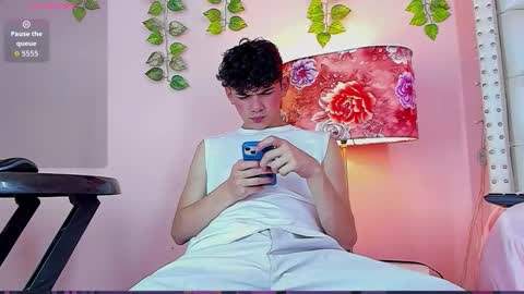 Snapshot of philippsx chatting on 02/25/26, 03:49 PHILLIP online show from 02/25/26, 03:49