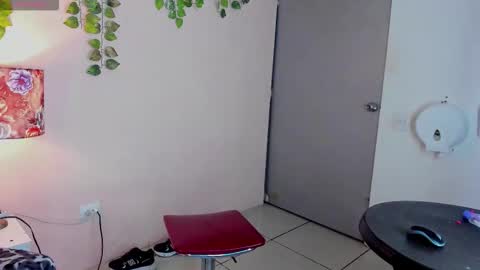 Snapshot of philippsx chatting on 03/21/26, 08:19 PHILLIP online show from 03/21/26, 08:19