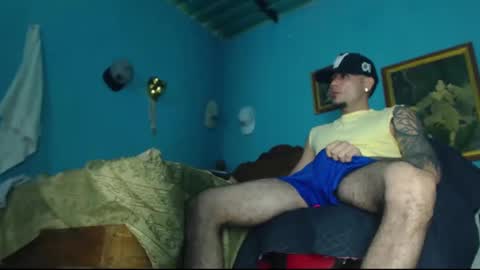 Snapshot of phlilloyhighclouds chatting on 12/15/24, 02:08 phlilloyhighclouds online show from 12/15/24, 02:08