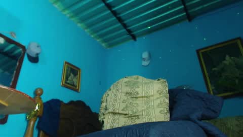 Snapshot of phlilloyhighclouds chatting on 02/16/25, 03:26 phlilloyhighclouds online show from 02/16/25, 03:26