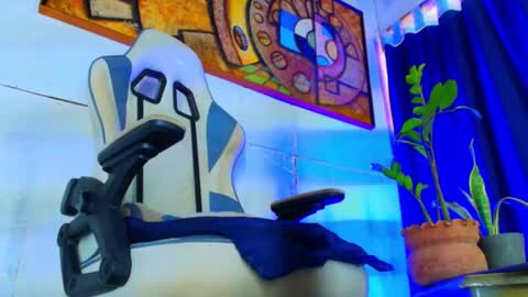 Snapshot of phlilloyhighclouds chatting on 10/20/25, 12:49 phlilloyhighclouds online show from 10/20/25, 12:49