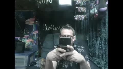 Snapshot of pho6kin9moms8 chatting on 12/16/25, 07:24 pho6kin9moms8 online show from 12/16/25, 07:24