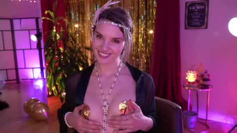 Snapshot of phoenix_taylor chatting on 01/01/25, 05:11 PHOENIX TAYLOR online show from 01/01/25, 05:11