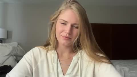 phoenixbabie21 online show from 12/17/25, 06:14