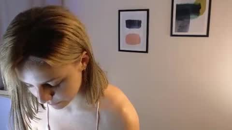 Snapshot of phyllis_bennett chatting on 07/23/26, 12:36 Jane online show from 07/23/26, 12:36