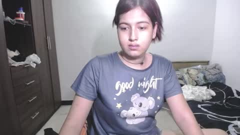 Snapshot of pia_alonzo30 chatting on 05/11/26, 01:11 izzy online show from 05/11/26, 01:11