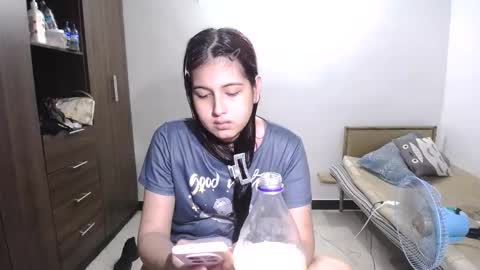 Snapshot of pia_alonzo30 chatting on 06/05/26, 12:06 izzy online show from 06/05/26, 12:06