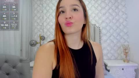 Snapshot of pia_johnson_ chatting on 03/05/25, 11:28 online show from 03/05/25, 11:28