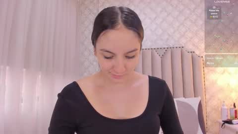 Snapshot of pia_johnson_ chatting on 12/05/25, 11:41 online show from 12/05/25, 11:41