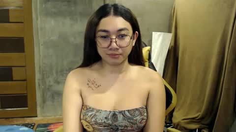 Pia online show from 10/31/25, 02:18