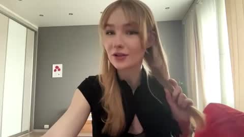 Snapshot of piastonesifer chatting on 06/25/26, 12:32 Kristie online show from 06/25/26, 12:32