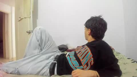 picaszomilos350 online show from 05/04/26, 03:02