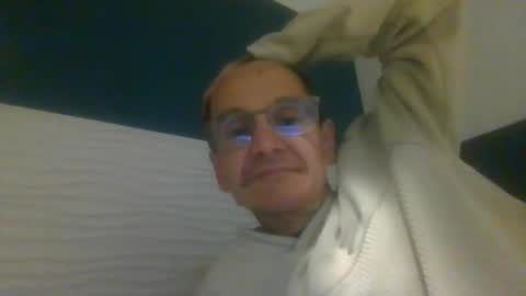 Snapshot of pichoun71 chatting on 01/06/25, 08:07 pichoun71 online show from 01/06/25, 08:07