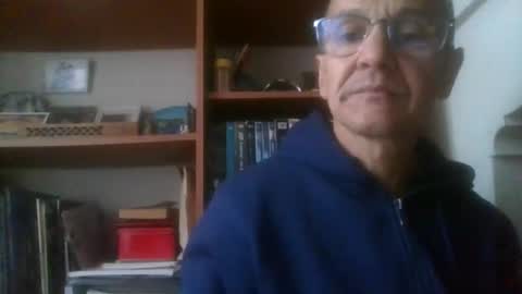 Snapshot of pichoun71 chatting on 10/19/25, 07:53 pichoun71 online show from 10/19/25, 07:53