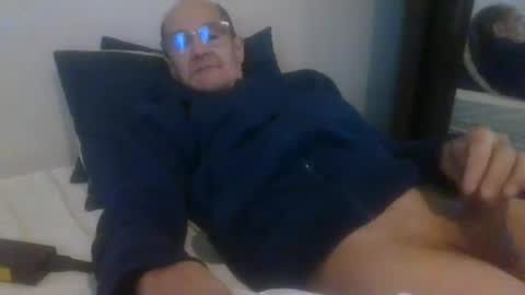 Snapshot of pichoun71 chatting on 11/22/25, 07:40 pichoun71 online show from 11/22/25, 07:40