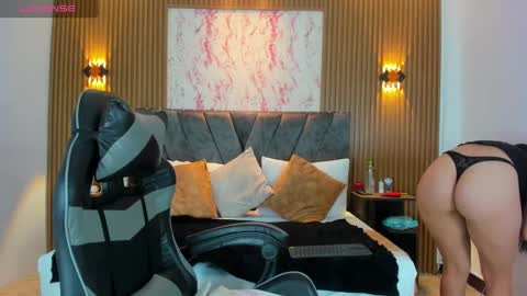 Snapshot of picsis_ chatting on 09/19/25, 09:37 Your virtual goddess Luna online show from 09/19/25, 09:37